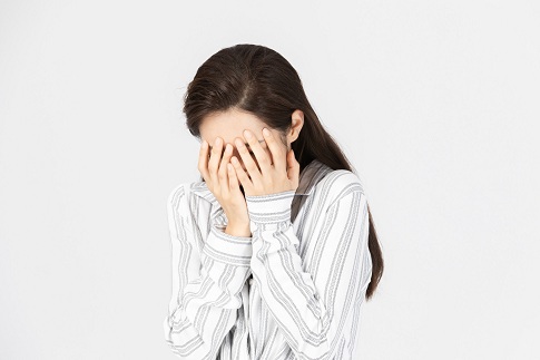 1655915918512964.jpg 攝圖網(wǎng)_501391709_banner_女性掩面痛哭(企業(yè)商用).jpg