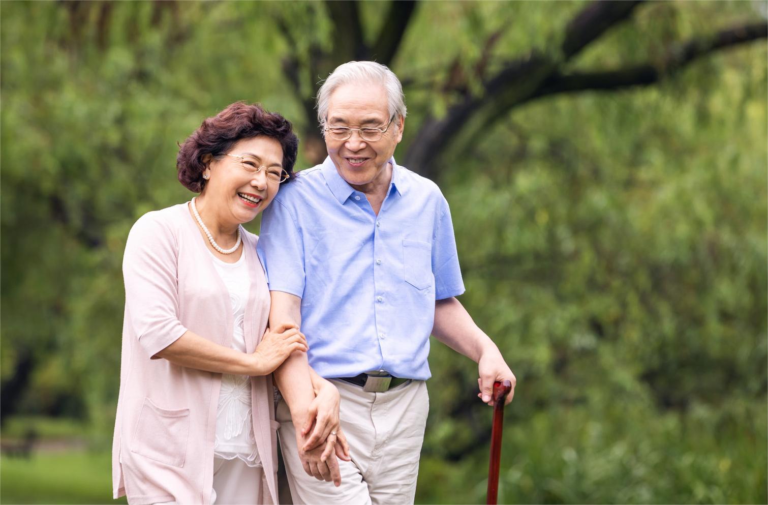 1661539324528129.jpg 攝圖網_501408186_banner_老年夫婦早晨戶外散步(非企業(yè)商用).jpg