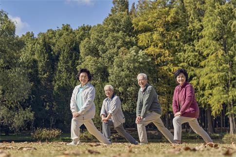 1662921257328849.jpg 攝圖網_501700421_banner_老年人組團公園里運動拉伸(非企業商用).jpg