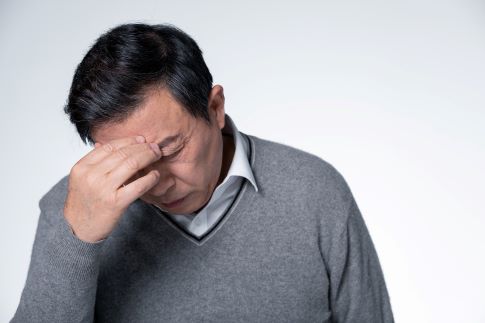 1664862078236403.jpg 攝圖網_501703641_banner_孤獨的老人身體不適頭暈(非企業商用).jpg