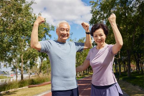1683182193191320.jpg 攝圖網_507510397_banner_老年夫婦戶外積極運動形象(企業商用).jpg