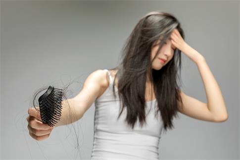 1684283619788939.jpg 攝圖網(wǎng)_501236477_banner_美女脫發(fā)困擾(企業(yè)商用).jpg