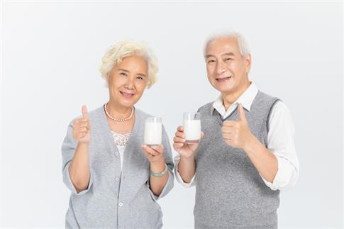 1694224888390421.jpg 攝圖網(wǎng)_501066158_banner_老年人喝牛奶(企業(yè)商用).jpg