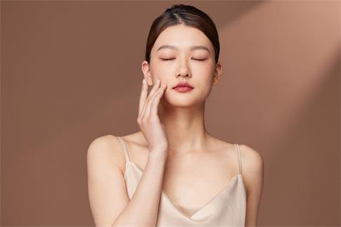 1702083531286870.jpg 攝圖網_507716469_皮膚細膩抗衰老的美女(企業商用).jpg