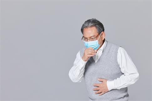 1729567078948225.jpg 攝圖網_501717255_戴口罩的老年人咳嗽(企業商用).jpg