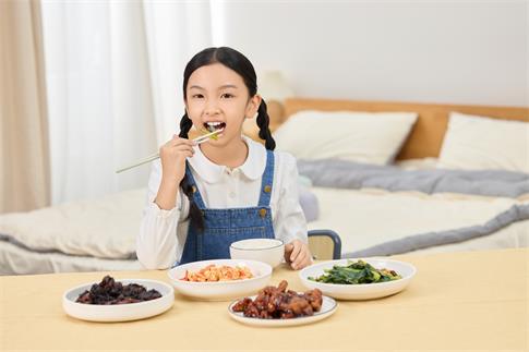 1734739508642277.jpg 攝圖網(wǎng)_507760244_banner_開心吃綠色蔬菜的兒童(企業(yè)商用).jpg
